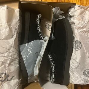 Women’s UGG Tasman Slipper- Size US 10, Black